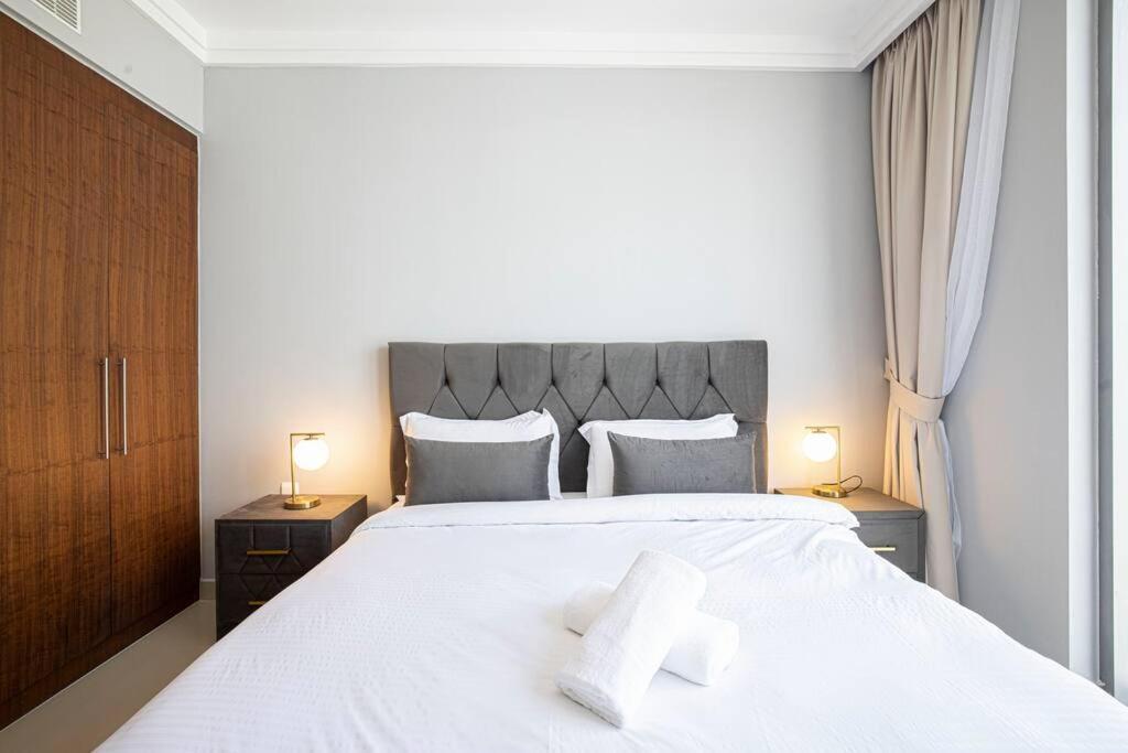 Appartamento Magnificent Brand New Lux 3Br Burj & Fountain View Dubai Esterno foto
