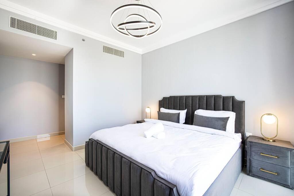 Appartamento Magnificent Brand New Lux 3Br Burj & Fountain View Dubai Esterno foto