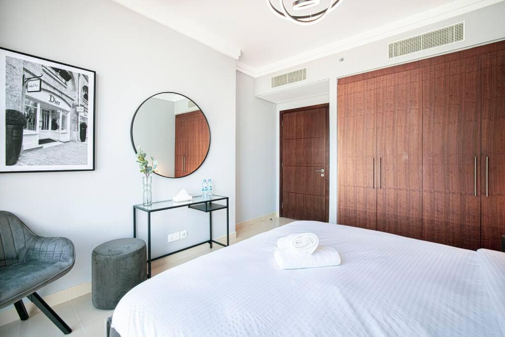 Appartamento Magnificent Brand New Lux 3Br Burj & Fountain View Dubai Esterno foto